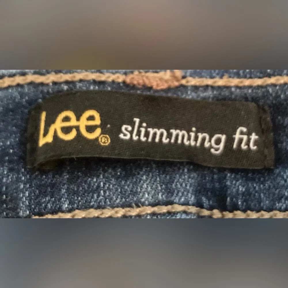 Lee Slimming Fit Cuffed Denim Shorts Size 6M